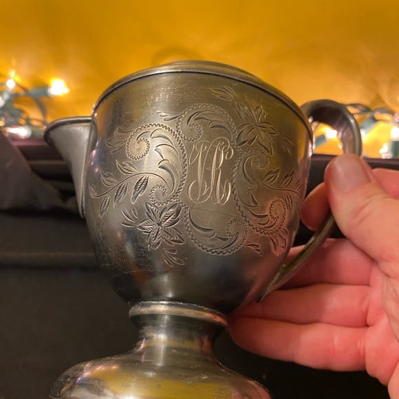 Silver plated goblet style cream and sugar - Picture 5 of 9